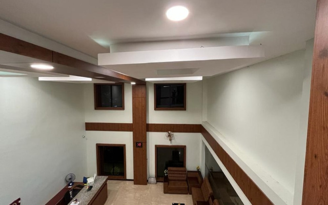 Chandra Royal Inn