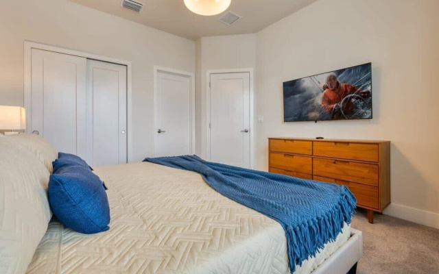 Modern Luxury Retreat - Mickey & Harry Potter Beds