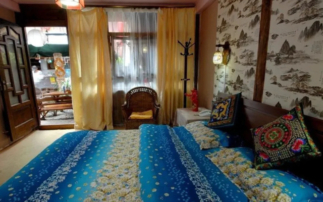 Sing inn Lijiang Flowers Butterflies