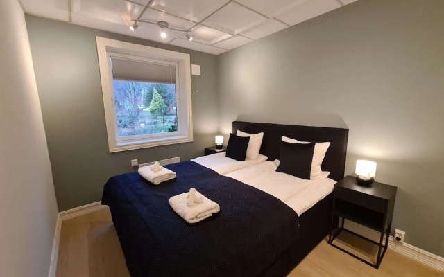 Beautiful, Spacious And Modern, 2-bedroom, Near Center, Free Parking