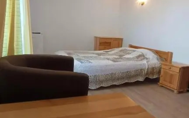 Nad Stawem 2