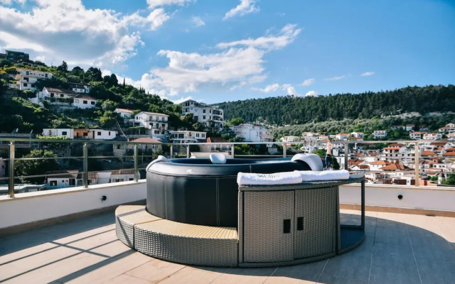 Riva Luxury