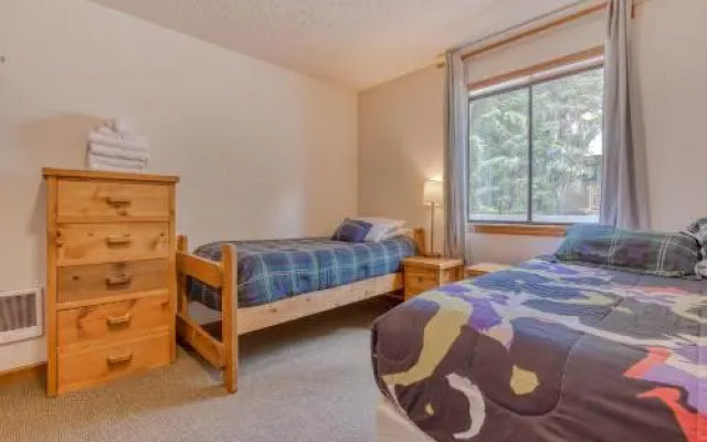 Little Trail Lodge
