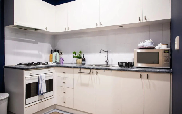 Cozy 3 Bedroom Apartment In The Heart Of Melbourne CBD