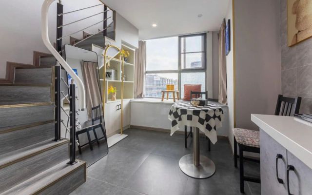 East Apartment (Chengdu East Railway Station West Square Branch)