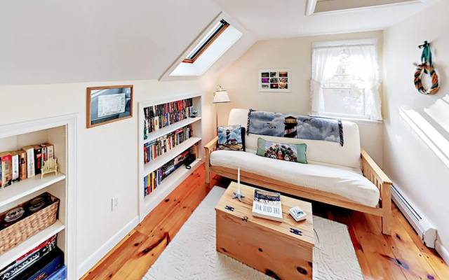 Daisy Street 12 - 4 Br Home