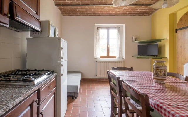 Cozy Farmhouse in Montespertoli With Swimming Pool
