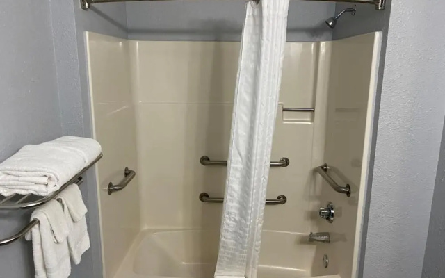 Economy Inn And Suites Cedar Rapids