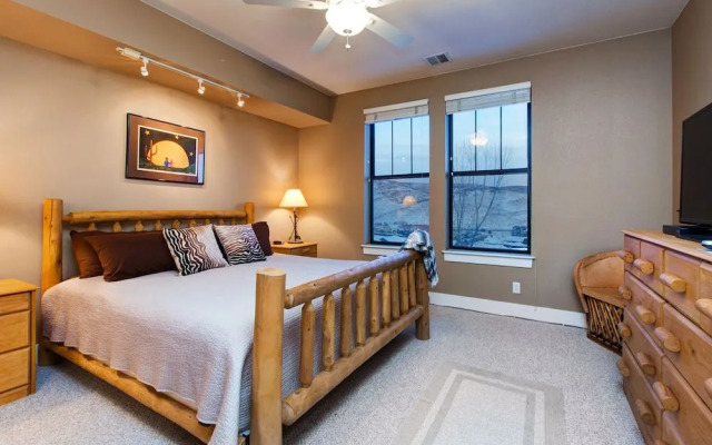 Mountain View Hot Tub Condo by RedAwning