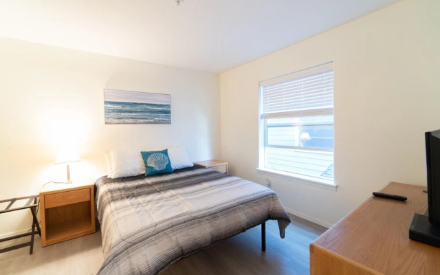Waters Edge 208