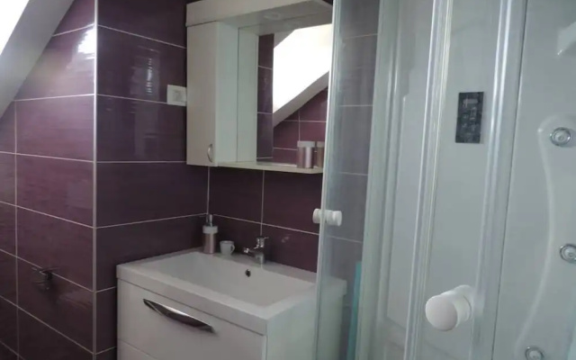 Luxurious 2-bed Appartment in Mandre With Pool