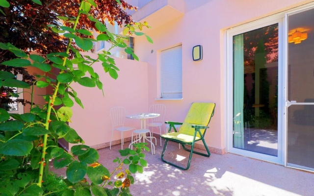Garden Apartment close to Airport