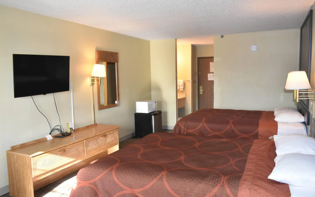 Super 8 by Wyndham Carthage