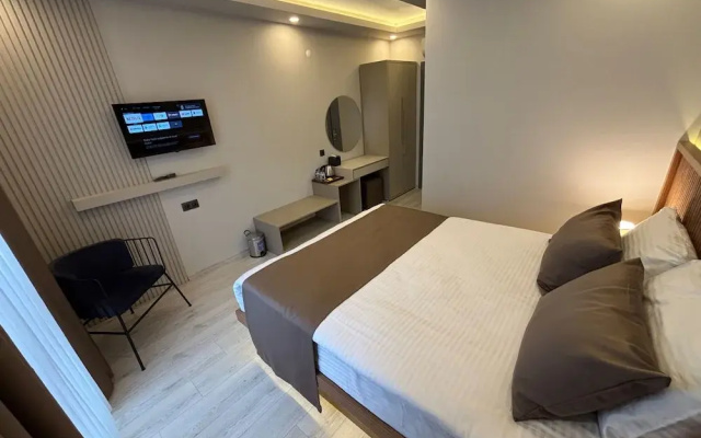 Airport Corner Hotel