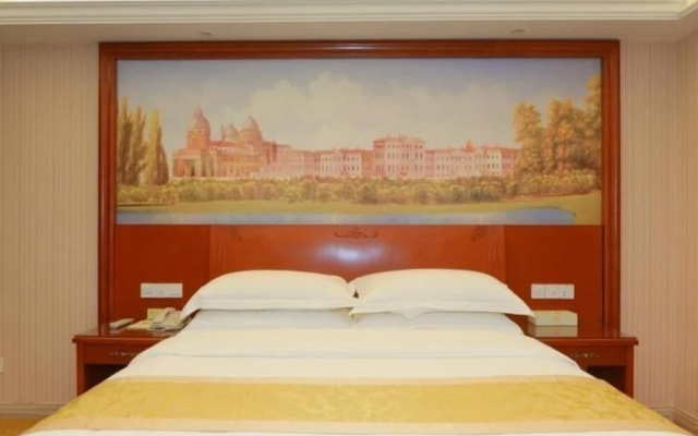 Vienna Hotel Guigang Central Square