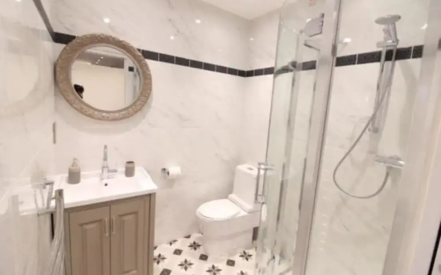 Modern apt Close to Paddington Station / Sleeps 3