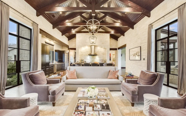 The Arrive Sapphire - 6 Br Home