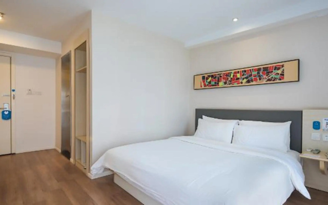 Hanting Hotel Nanjing Jiangpu Longhua Road Metro Station