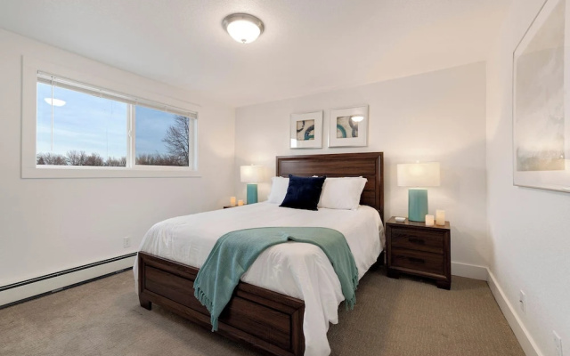 Rocky Mountain Gateway Spacious Yard, Group Stay