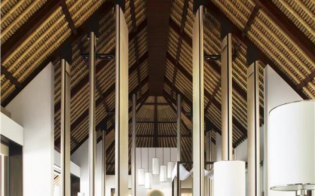 Отель Cheval Blanc Randheli Maldives вид на фасад