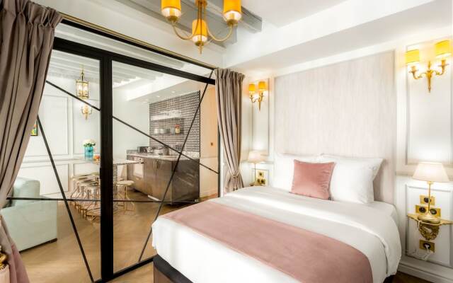 Отель Luxury 4 Bedroom 3 Bathroom Louvre - AC Париж комната для гостей