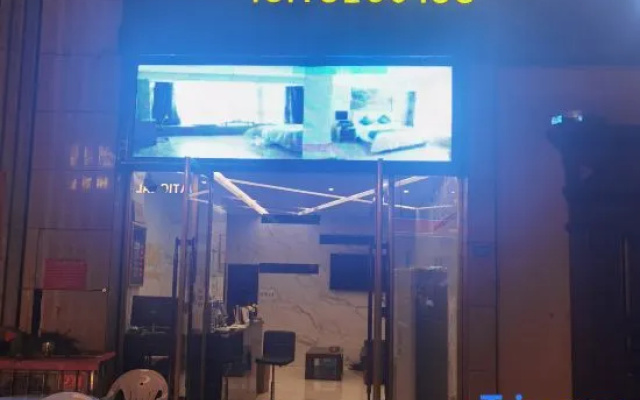 Live in A Fashionable Hotel