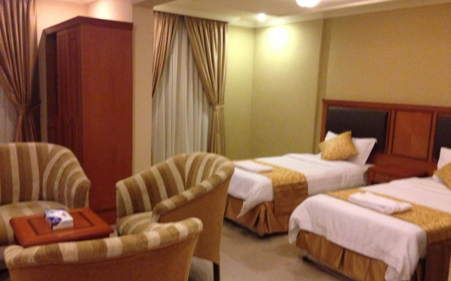 Golden Park Apartment
