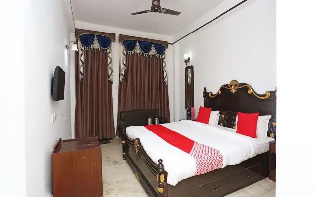 OYO Capital O 5879 Radha Damodar Residency