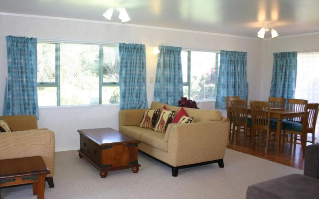 Waihi Getaway - Waihi Beach Holiday Home