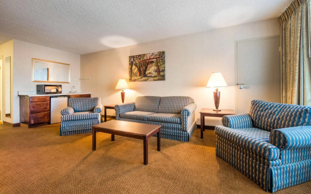 Clarion Inn and Events Center Pueblo North