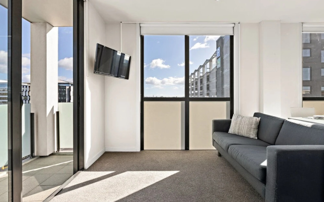 QV Lovely 1 Bedroom w Parking 1069