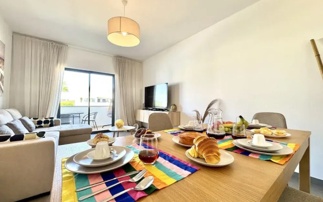 P RA SEA View With Pool by Homing