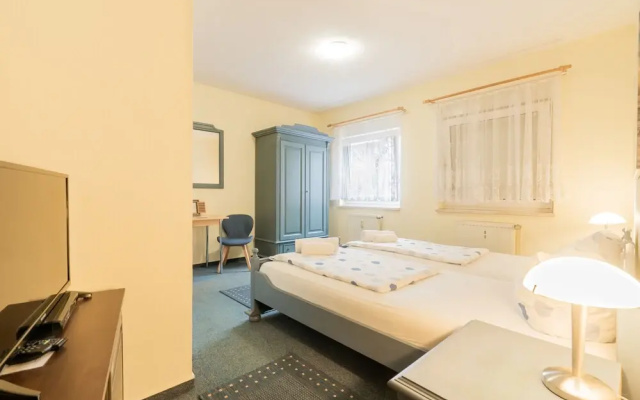 Hotel Kryoms 108