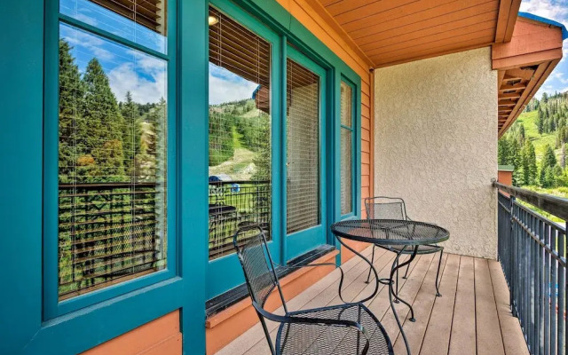 Ski-in/ski-out Solitude Condo w/ Rooftop Hot Tub!