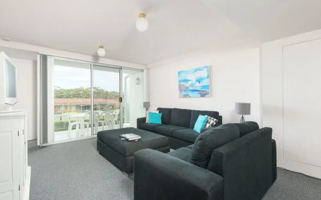 9 Cirrus at Fingal Bay