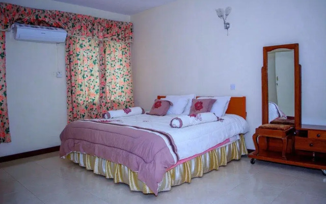 Kilimanjaro Crane Hotel