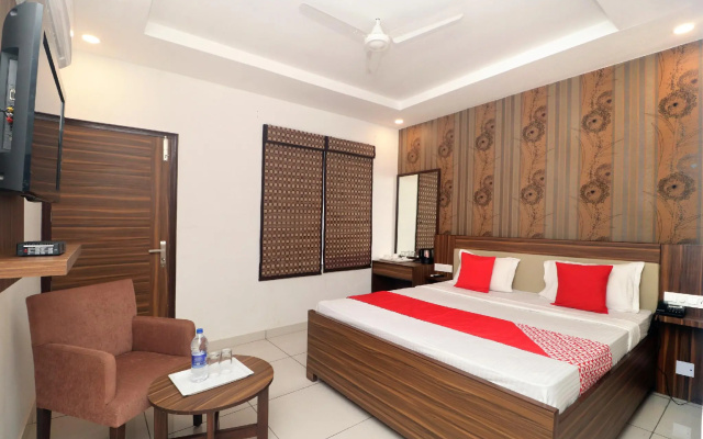OYO 19817 Hotel Star 79
