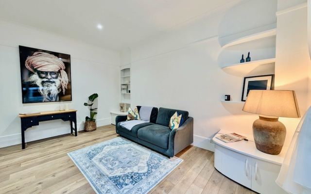 Elegant 2-bed Flat in Shenfield
