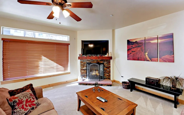 4BR 3.5BA Urban Alpine Home by RedAwning
