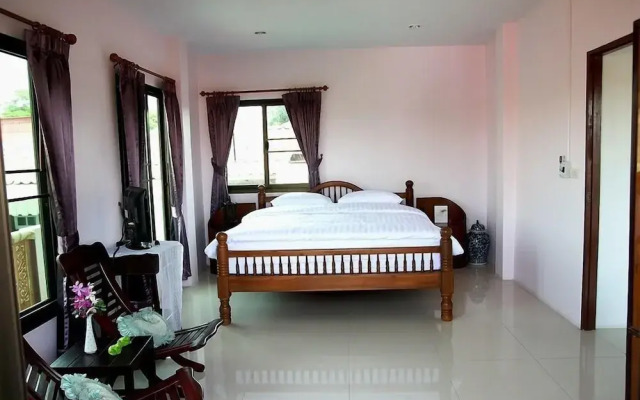 Loy Manee House