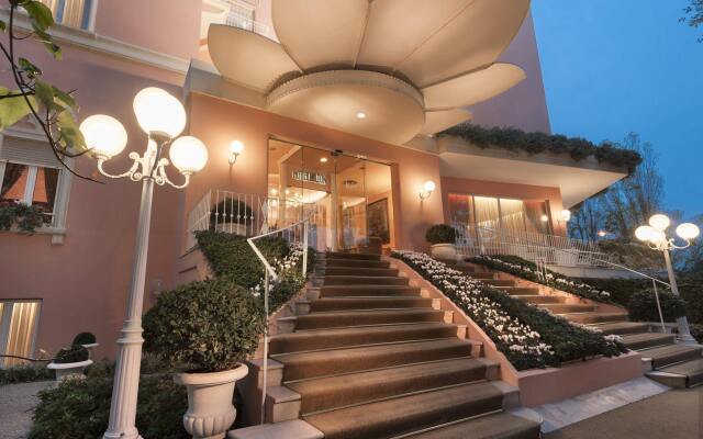 Hotel Milton Rimini Римини вид на фасад