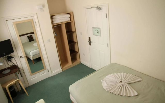 Отель Four Points Flex by Sheraton London Kensington Olympia