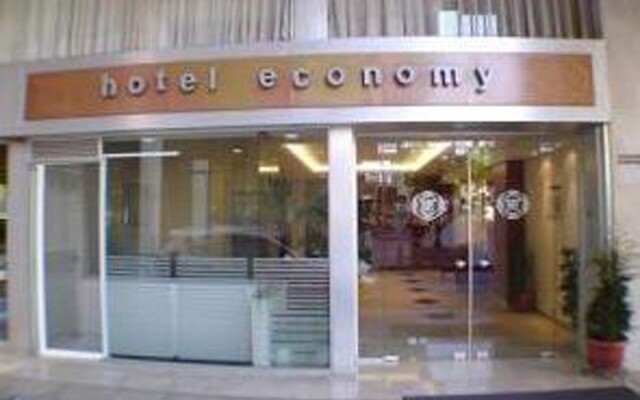 Economy Hotel вид на фасад