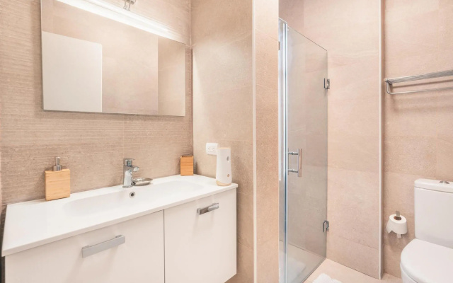 Playa Bonita Lavish Apartment at Lake View 42B