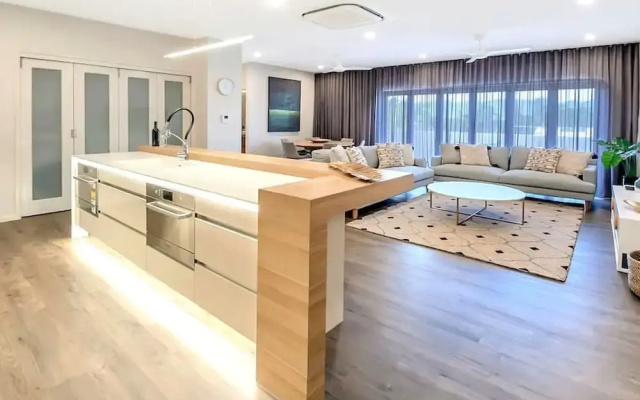 Cairns North 4-bed With Outdoor Dining & Pool
