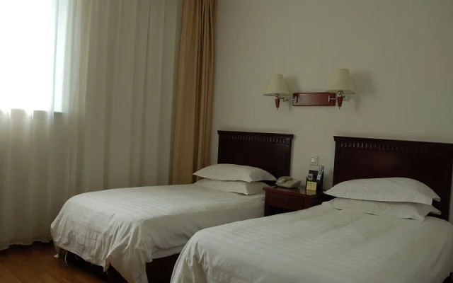 Shanghai Lakeside Holiday Inn Hotel