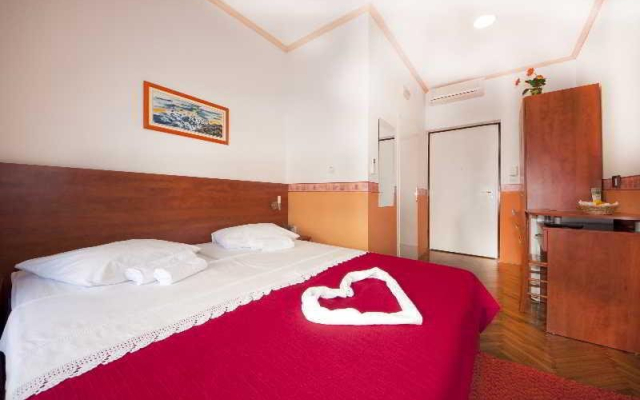 Rooms Center