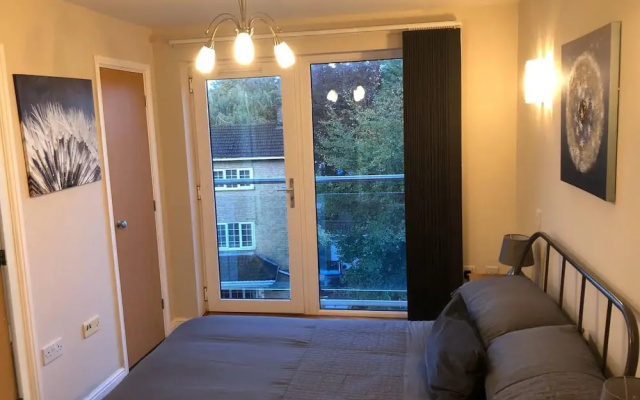 Meadow View Apt 2BR & 2 Bath Parking Near St Neots