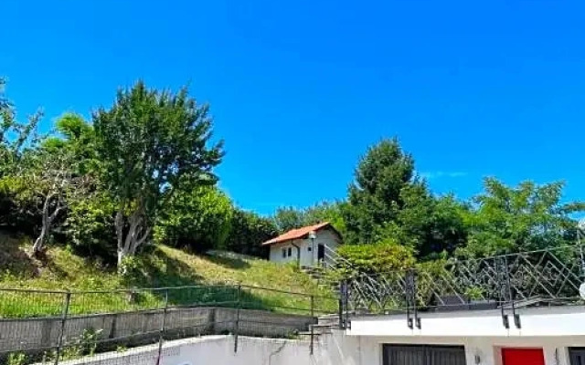La casetta dalla porta rossa