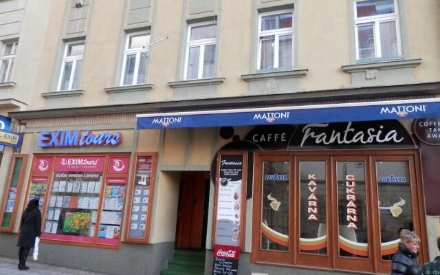 Отель Apartmány U Tržnice вид на фасад